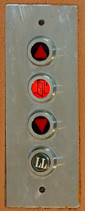 Botonera ascensor antiguo