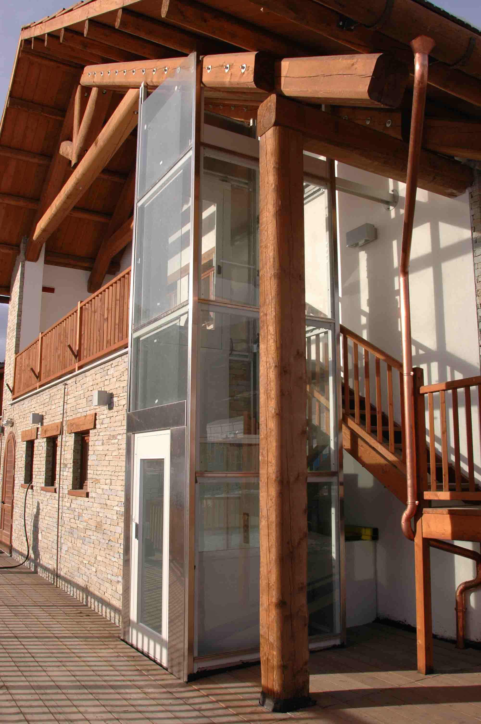 Elevador Hidráulico en vivienda unifamiliar