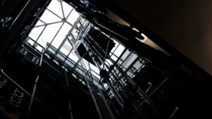 fotografía de un hueco de ascensor